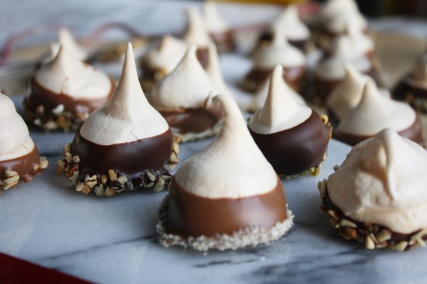 Christmas Meringue Kisses Recipe wish to dish (10)