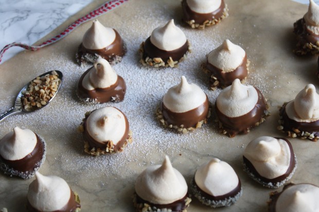 Christmas Meringue Kisses Recipe wish to dish (11)