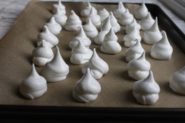 Christmas Meringue Kisses Recipe wish to dish (2)