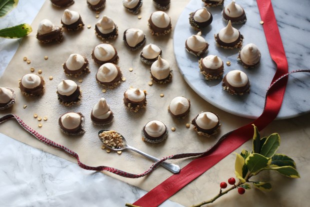 Christmas Meringue Kisses Recipe wish to dish (20)