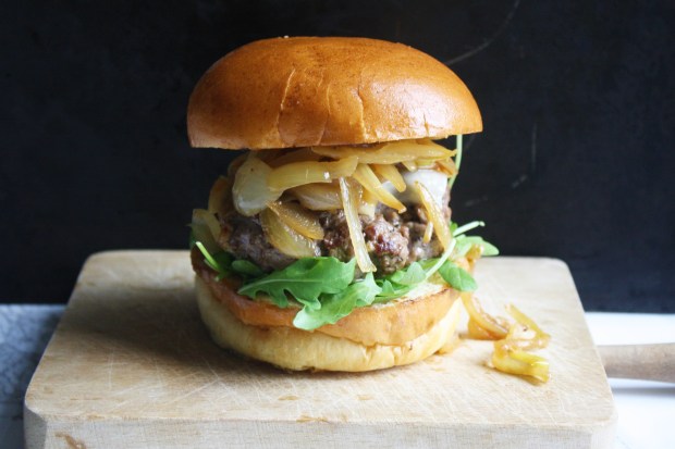 french onion soup burger wish to dish recipe (6)